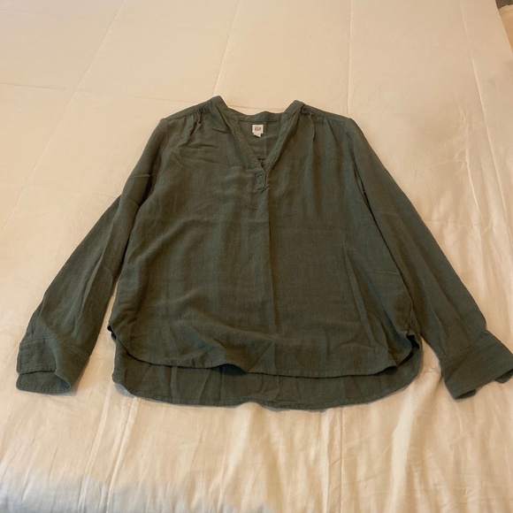 GAP faded wash green flowy V-neck top - Picture 1 of 4